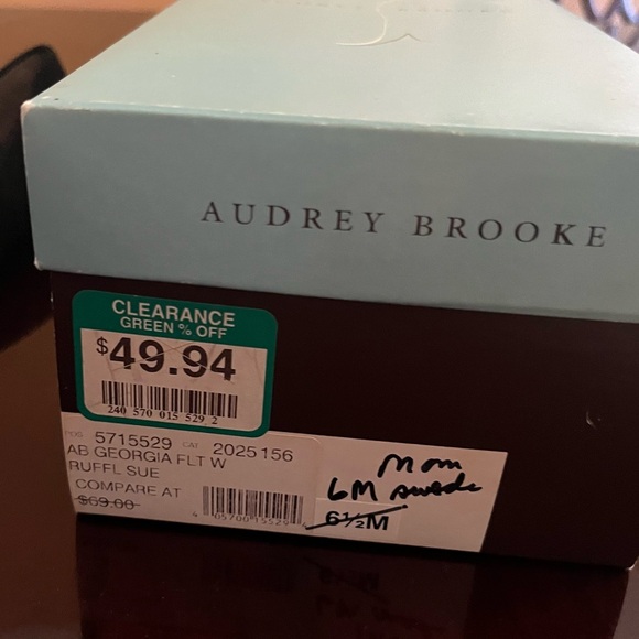 Woman’s suede black shoes ruffle size 6 - Picture 10 of 10